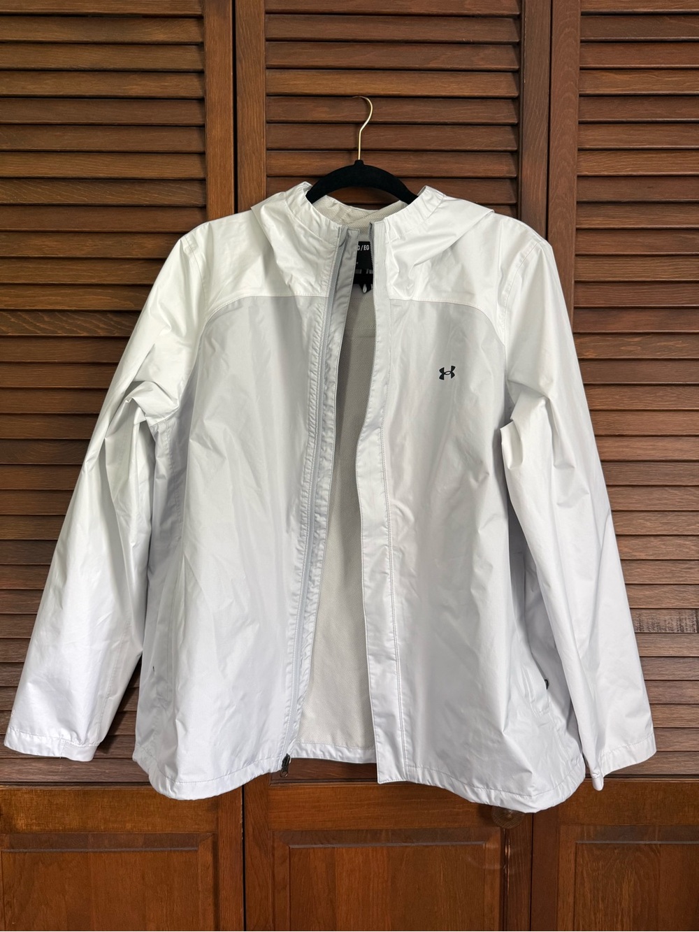 Under Armour Women’s White Lightweight Hooded Rain Jacket
